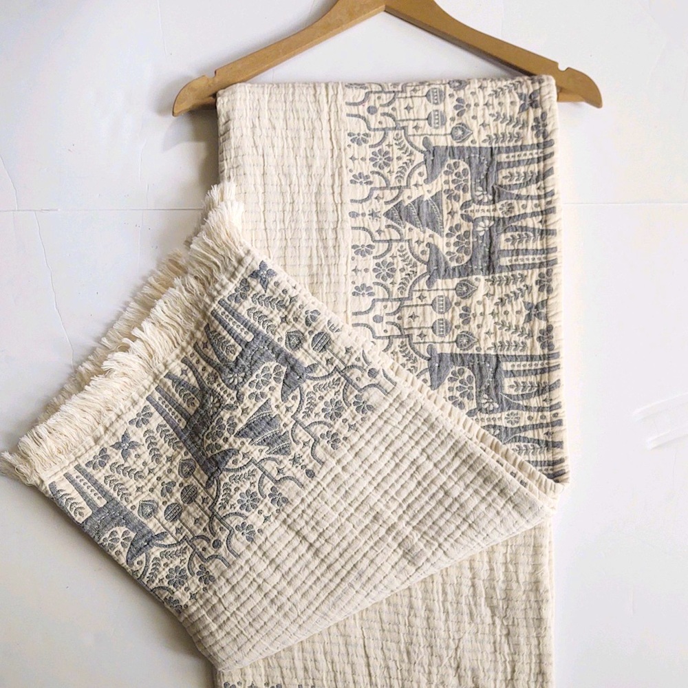 🎁PiuBelle Throw Blanket - Holiday Icons -Oatmeal & Charcoal- PiuBelle Christmas